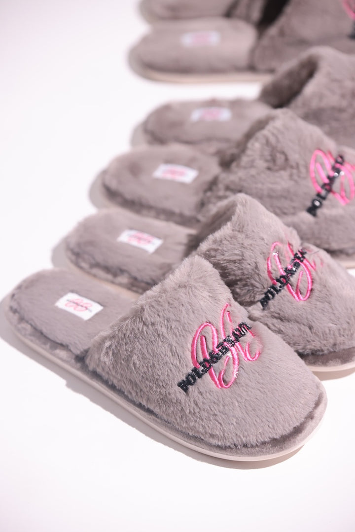 GREY SIGNATURE CLOSED TOE SLIPPERS