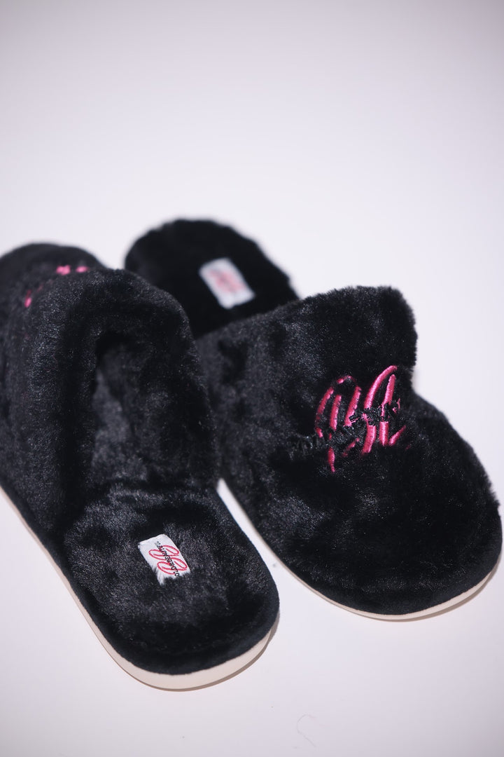 BLACK SIGNATURE CLOSED TOE SLIPPERS